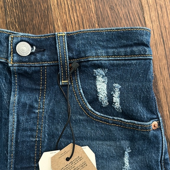 Levi's Ribcage Shorts - Picture 4 of 5